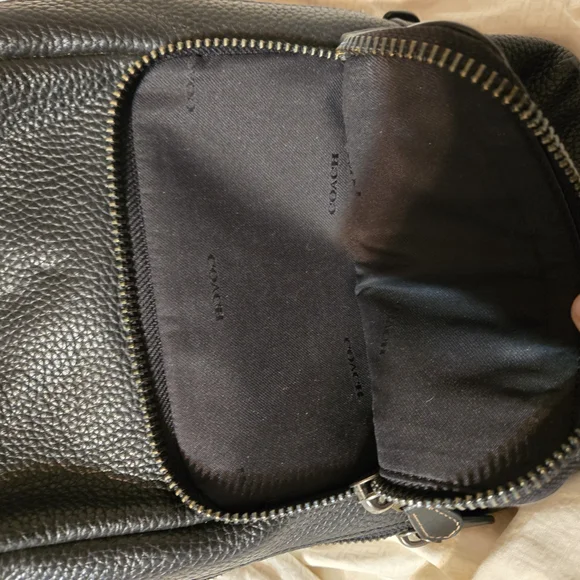 Coach Black Gotham Messenger Bag with Sleek Design - Picture 4 of 5